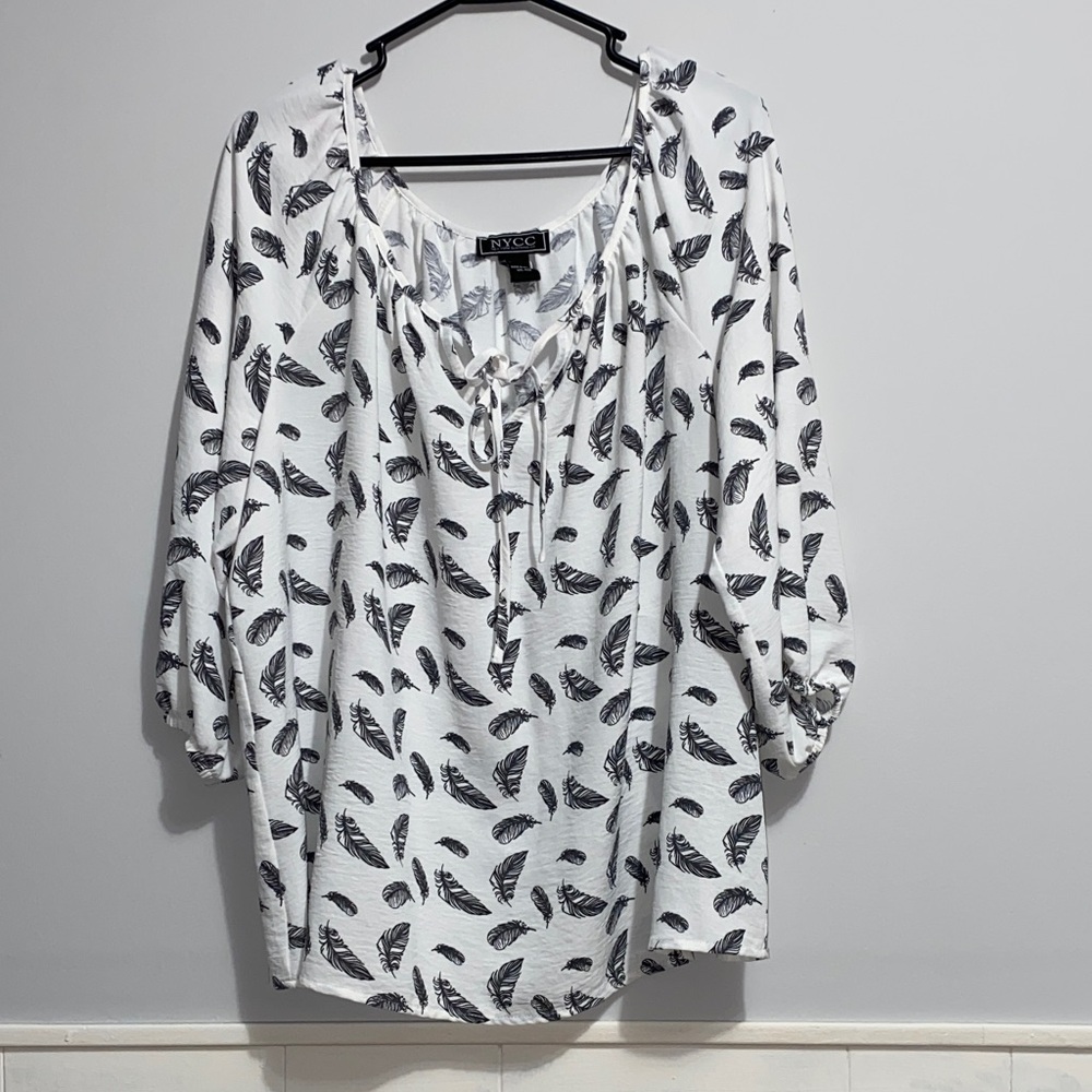 NYCC Feather Print White Top/Blouse 2X